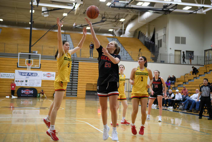 2023-4-2-WAVOR-Girls-GAME-2659-NR-clear